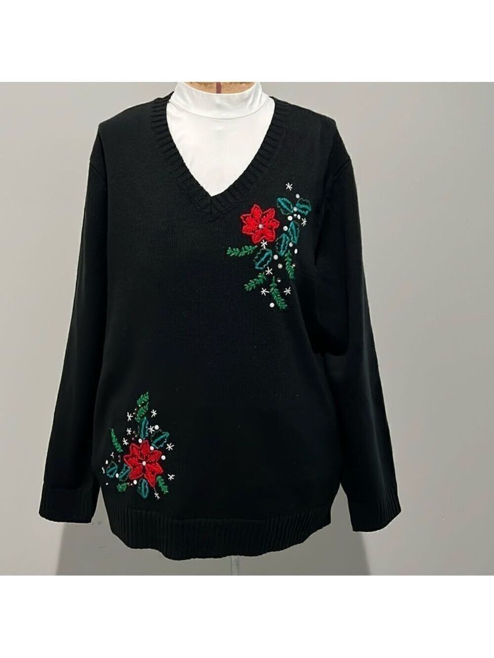 CHRISTMAS sweater with embroidered poinsettias. Plus size XXL (20) - Picture 1 of 10